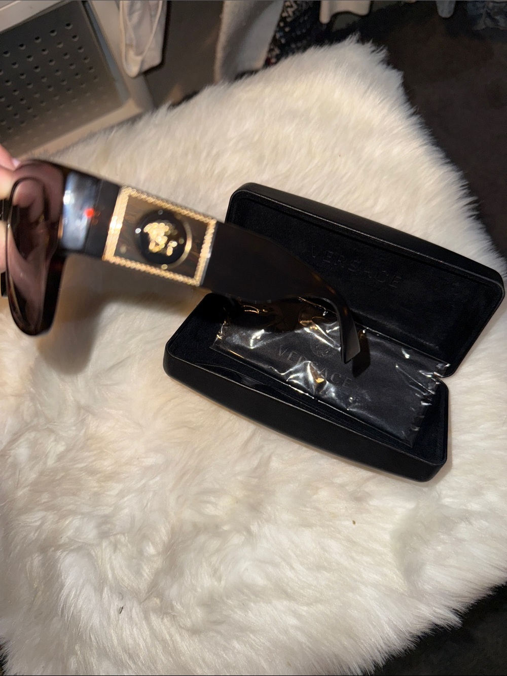 New Versace Black and Gold Medusa sunglasses with Case - Picture 4 of 6